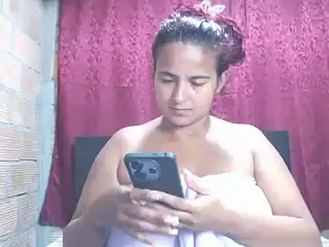 Snapshot of isabella_dirty69 chatting on September 10, 2025, 3:16 am isabella dirty69 online show from September 10, 2025, 3:16 am