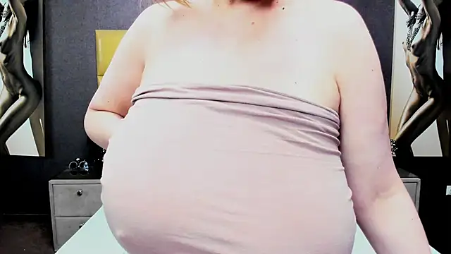 KiraLeila online show from November 17, 2025, 2:21 pm