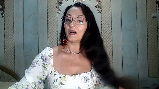 Snapshot of Antralyn chatting on October 3, 2025, 11:34 am Antralyn online show from October 3, 2025, 11:34 am