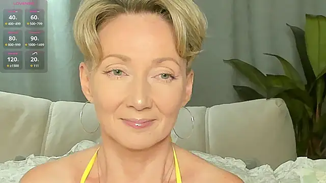 Snapshot of AkexandraFix chatting on May 19, 2026, 2:02 pm AkexandraFix online show from May 19, 2026, 2:02 pm