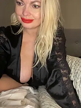 Snapshot of Lisavontease chatting on February 2, 2025, 9:56 pm Lisavontease online show from February 2, 2025, 9:56 pm