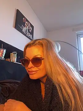 Snapshot of Lisavontease chatting on February 21, 2026, 8:38 am Lisavontease online show from February 21, 2026, 8:38 am