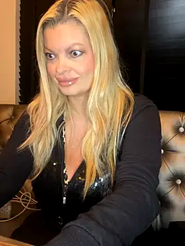 Snapshot of Lisavontease chatting on October 12, 2025, 4:36 am Lisavontease online show from October 12, 2025, 4:36 am