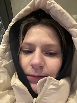 MaryHiggins online show from November 27, 2025, 8:42 pm