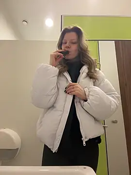 MaryHiggins online show from December 19, 2025, 2:41 pm