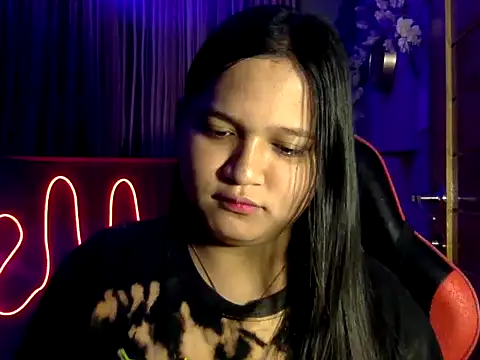 EmpressYna online show from November 4, 2025, 8:40 am