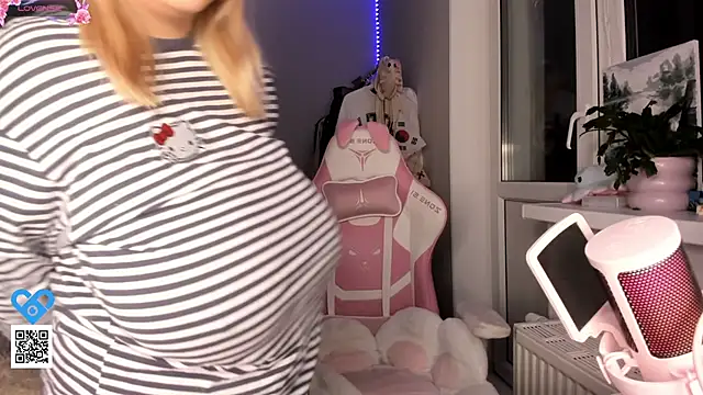 Snapshot of B_Ratz chatting on October 4, 2025, 1:18 am B Ratz online show from October 4, 2025, 1:18 am