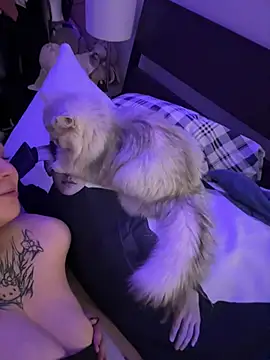 Snapshot of B_Ratz chatting on February 20, 2025, 11:32 pm B Ratz online show from February 20, 2025, 11:32 pm