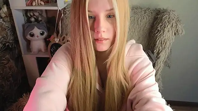 Snapshot of sarakaell chatting on May 13, 2026, 1:45 am sarakaell online show from May 13, 2026, 1:45 am
