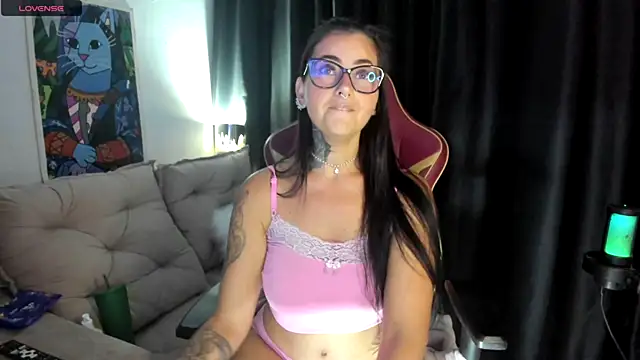 LauraColour online show from February 10, 2026, 11:59 pm