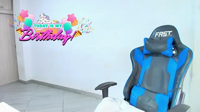 sophiax-x online show from February 9, 2026, 7:12 pm