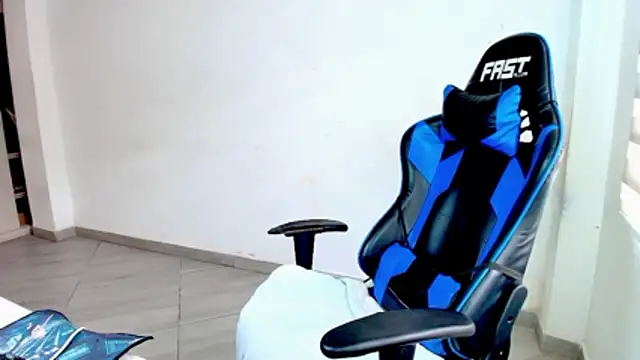 sophiax-x online show from March 11, 2026, 3:06 pm