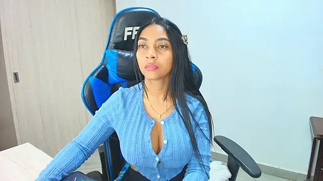 sophiax-x online show from October 3, 2025, 11:56 am