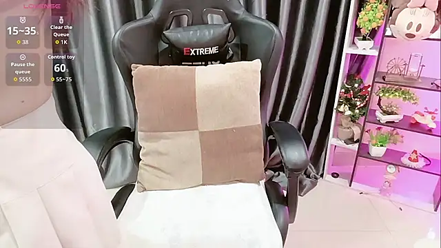 Yuki-yio online show from November 24, 2025, 1:16 am