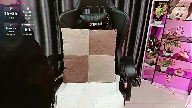 Yuki-yio online show from November 22, 2025, 1:15 am