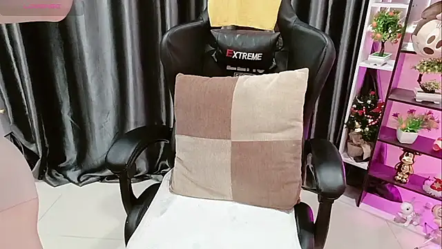 Yuki-yio online show from February 4, 2026, 2:06 am