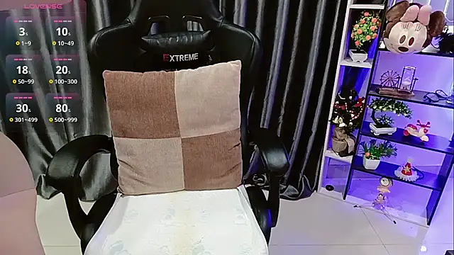 Yuki-yio online show from November 12, 2025, 1:21 am