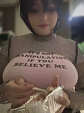 Snapshot of seraphine23 chatting on January 26, 2025, 2:35 am seraphine23 online show from January 26, 2025, 2:35 am