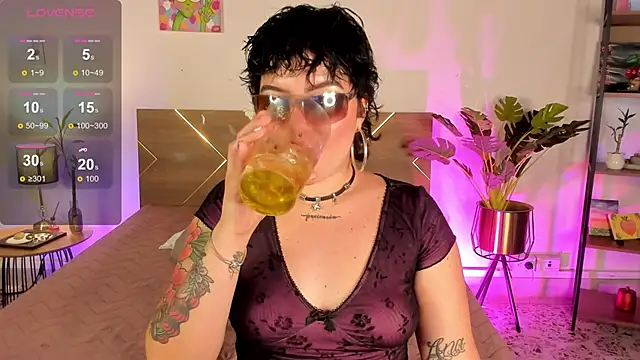 Amy art online show from March 22, 2026, 8:54 pm