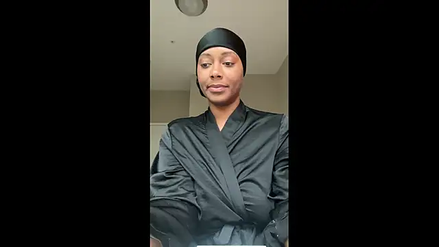 HoneyDripHer online show from November 18, 2025, 6:22 pm