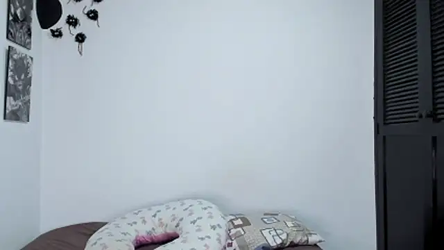 Abby Saenz01 online show from October 23, 2025, 6:39 pm