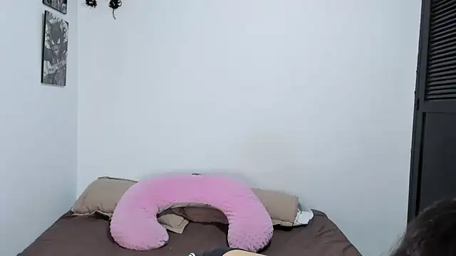 Abby Saenz01 online show from November 9, 2025, 12:31 pm