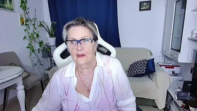 Snapshot of Selenna57 chatting on March 29, 2026, 6:20 pm Selenna57 online show from March 29, 2026, 6:20 pm