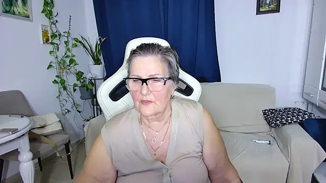 Snapshot of Selenna57 chatting on March 26, 2026, 6:50 pm Selenna57 online show from March 26, 2026, 6:50 pm