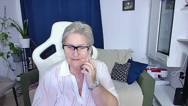 Snapshot of Selenna57 chatting on April 14, 2026, 4:56 pm Selenna57 online show from April 14, 2026, 4:56 pm