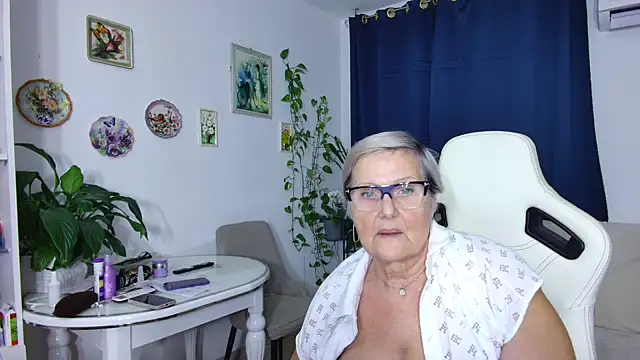 Snapshot of Selenna57 chatting on February 7, 2026, 6:38 pm Selenna57 online show from February 7, 2026, 6:38 pm