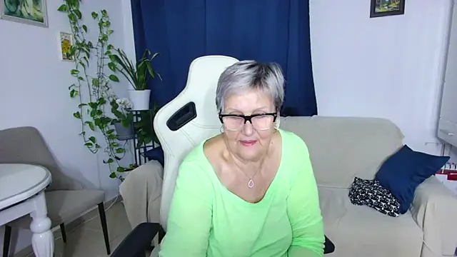 Snapshot of Selenna57 chatting on February 11, 2026, 6:19 pm Selenna57 online show from February 11, 2026, 6:19 pm