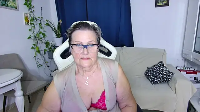 Snapshot of Selenna57 chatting on April 1, 2026, 4:59 pm Selenna57 online show from April 1, 2026, 4:59 pm