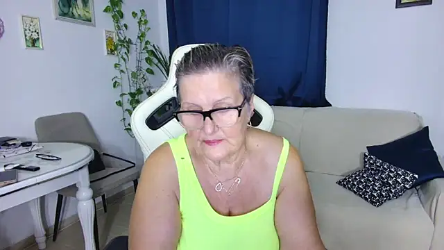 Snapshot of Selenna57 chatting on February 14, 2026, 6:19 pm Selenna57 online show from February 14, 2026, 6:19 pm