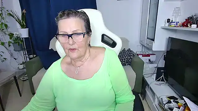 Snapshot of Selenna57 chatting on April 5, 2026, 5:30 pm Selenna57 online show from April 5, 2026, 5:30 pm