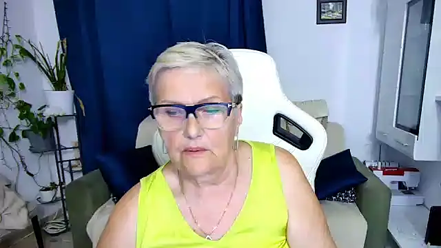 Snapshot of Selenna57 chatting on May 9, 2026, 5:38 pm Selenna57 online show from May 9, 2026, 5:38 pm