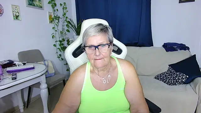 Snapshot of Selenna57 chatting on February 15, 2026, 7:02 pm Selenna57 online show from February 15, 2026, 7:02 pm