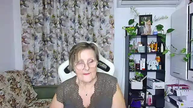 Snapshot of Selenna57 chatting on January 4, 2025, 6:40 pm Selenna57 online show from January 4, 2025, 6:40 pm