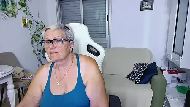 Snapshot of Selenna57 chatting on May 28, 2026, 5:41 pm Selenna57 online show from May 28, 2026, 5:41 pm