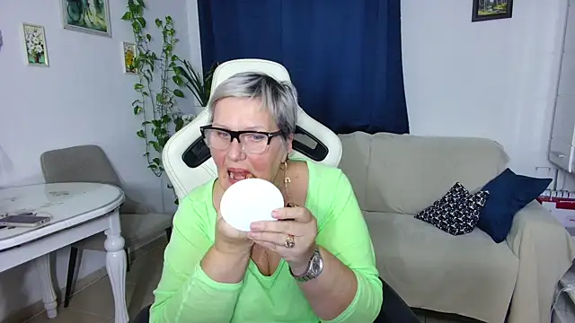 Snapshot of Selenna57 chatting on February 12, 2026, 7:02 pm Selenna57 online show from February 12, 2026, 7:02 pm