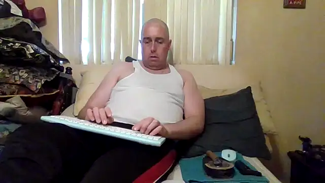 Snapshot of ThriilSergeant15 chatting on April 10, 2026, 11:45 pm ThriilSergeant15 online show from April 10, 2026, 11:45 pm