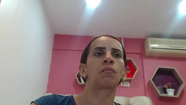 Amber Moore online show from September 25, 2025, 1:00 am