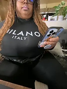 Snapshot of EbonyGoddessKira chatting on February 20, 2025, 8:36 pm EbonyGoddessKira online show from February 20, 2025, 8:36 pm