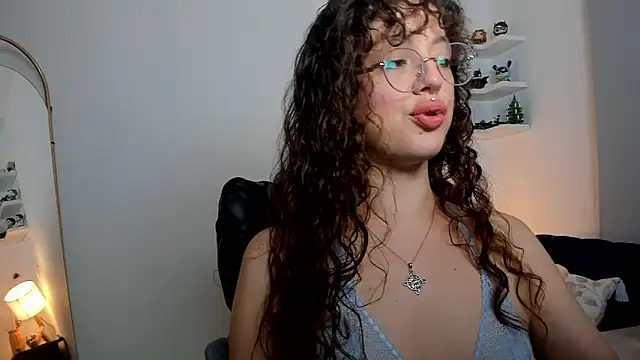 Snapshot of Cassandra_Caiin chatting on May 21, 2026, 9:12 pm Cassandra Caiin online show from May 21, 2026, 9:12 pm