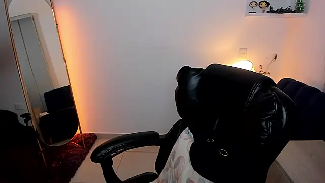 Cassandra Caiin online show from April 20, 2026, 2:36 am