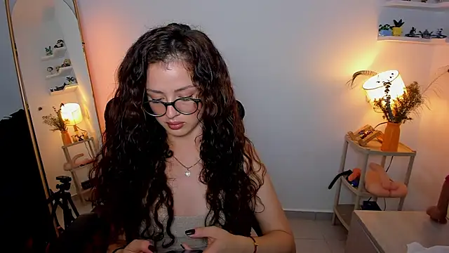 Snapshot of Cassandra_Caiin chatting on November 16, 2025, 7:13 am Cassandra Caiin online show from November 16, 2025, 7:13 am