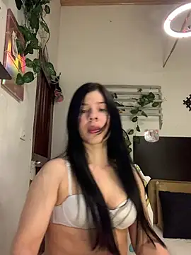 Estefani 32 online show from February 23, 2026, 12:56 am