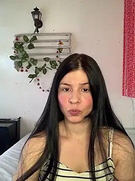 Estefani 32 online show from February 6, 2026, 8:49 pm