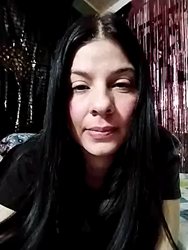 Snapshot of Estefani_32 chatting on October 5, 2025, 12:45 am Estefani 32 online show from October 5, 2025, 12:45 am