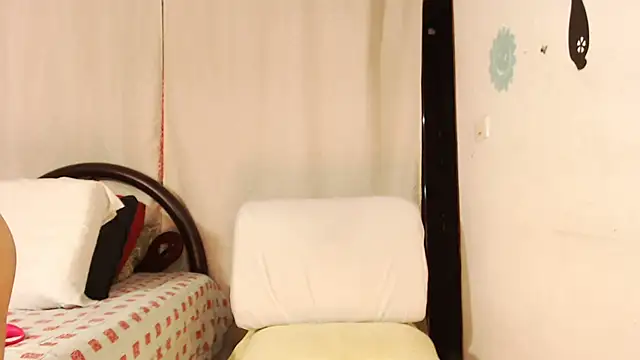 Snapshot of Estefani_32 chatting on September 18, 2025, 3:26 pm Estefani 32 online show from September 18, 2025, 3:26 pm