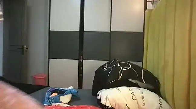 Snapshot of choco_petite chatting on March 4, 2025, 1:17 pm choco petite online show from March 4, 2025, 1:17 pm